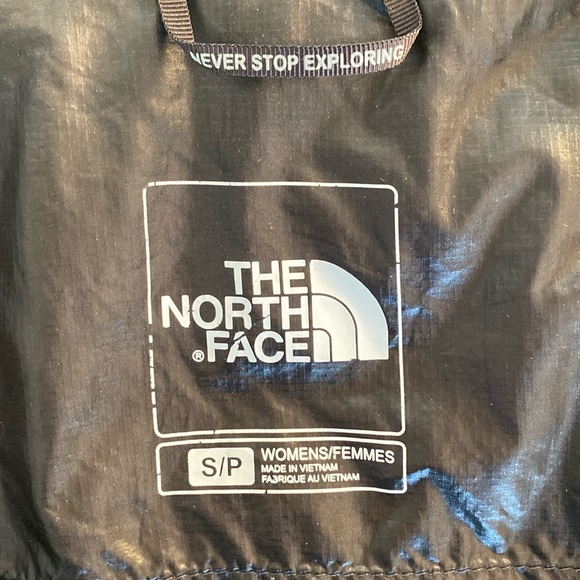 North face lightweight quilted puffer - Picture 2 of 5